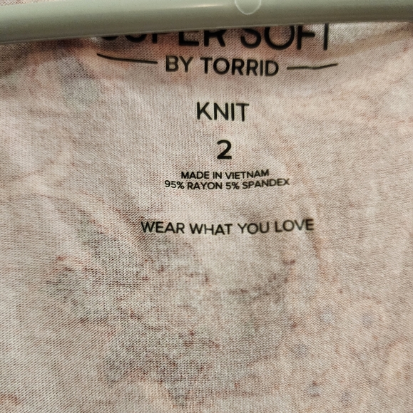 Torrid Plus Size 2 - Super Soft Button-front Seamed Top in Red - Picture 3 of 10